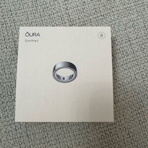 Oura Ring 4 in Silver, Size 8